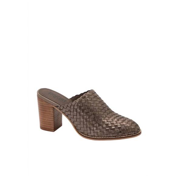 NEW CORKYS FOOTWEAR women's woven mules in bronze - Picture 1 of 1